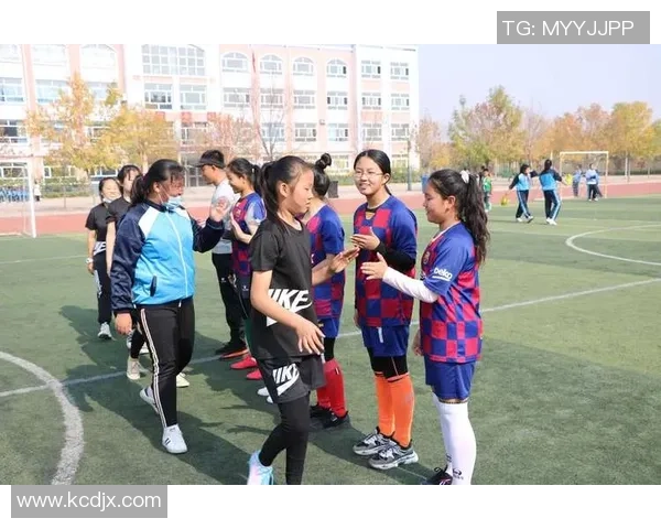 足球女主人引领新时代女性力量展现自我风采与竞技魅力